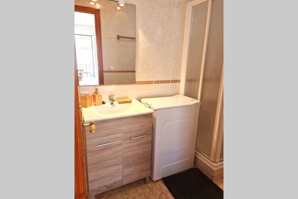 Calmahouse Carihuela Apartment Torremolinos Luaran gambar
